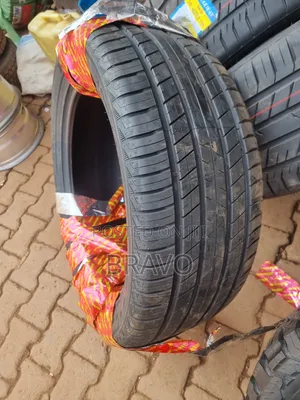 305/45r22 Tires for Range Rover.