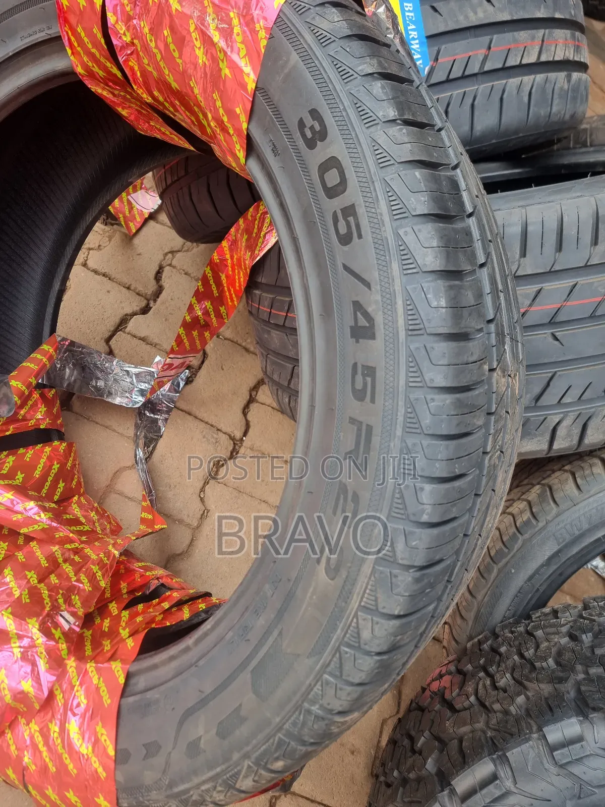 305/45r22 Tires for Range Rover.