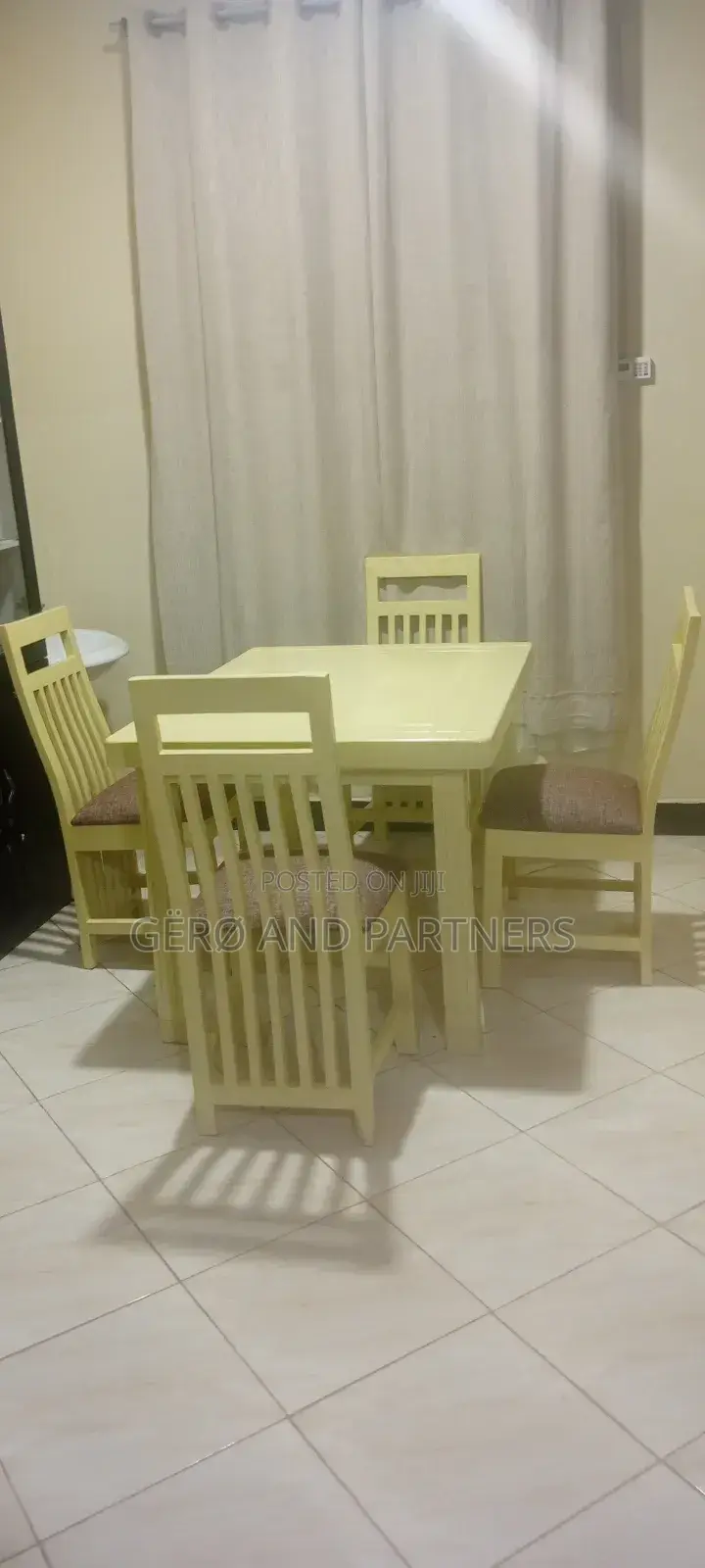 Top Value Dining Table