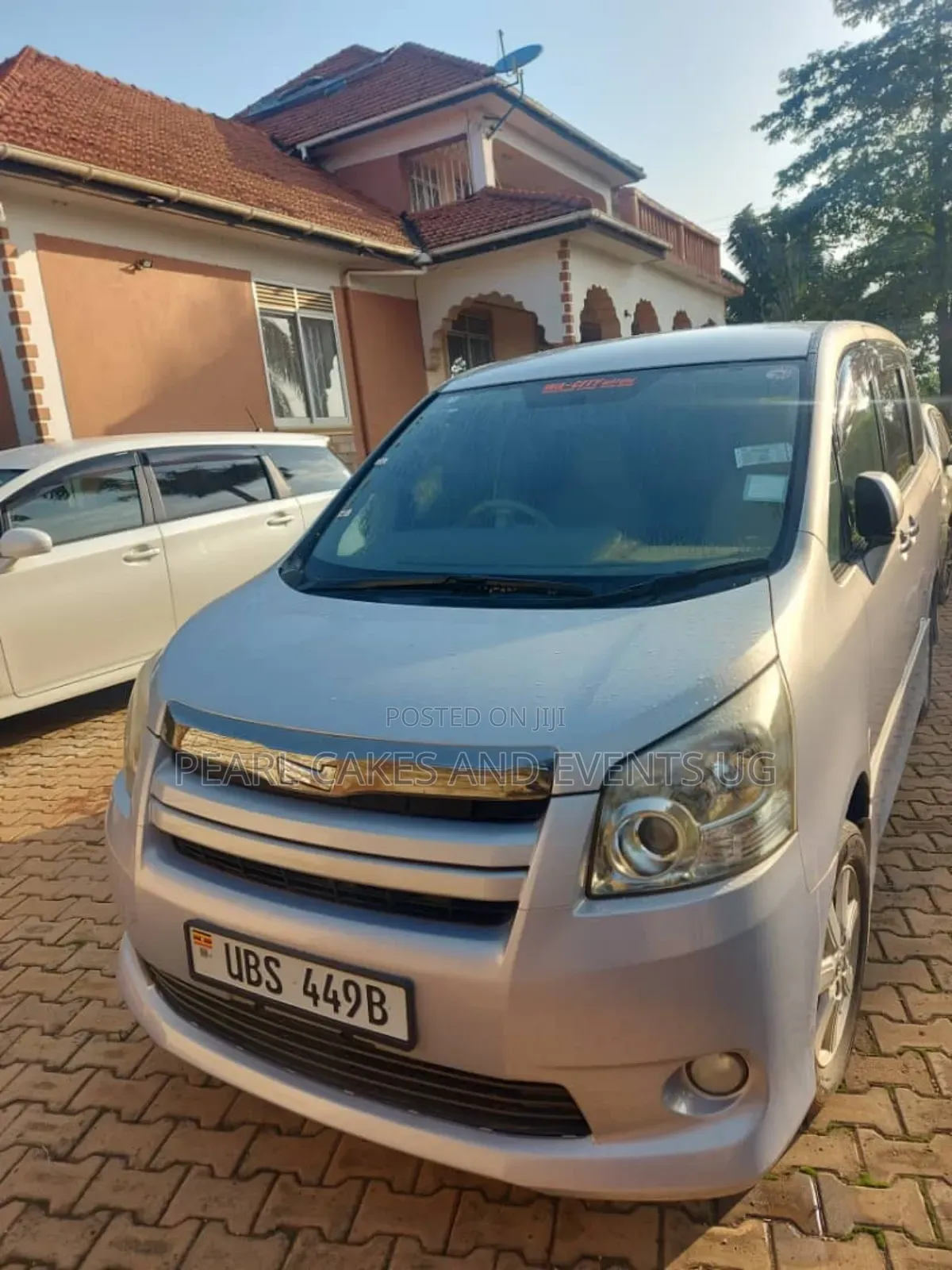 Toyota Noah Car Hire/Rental Silver Special Cars Cv8 Comfort