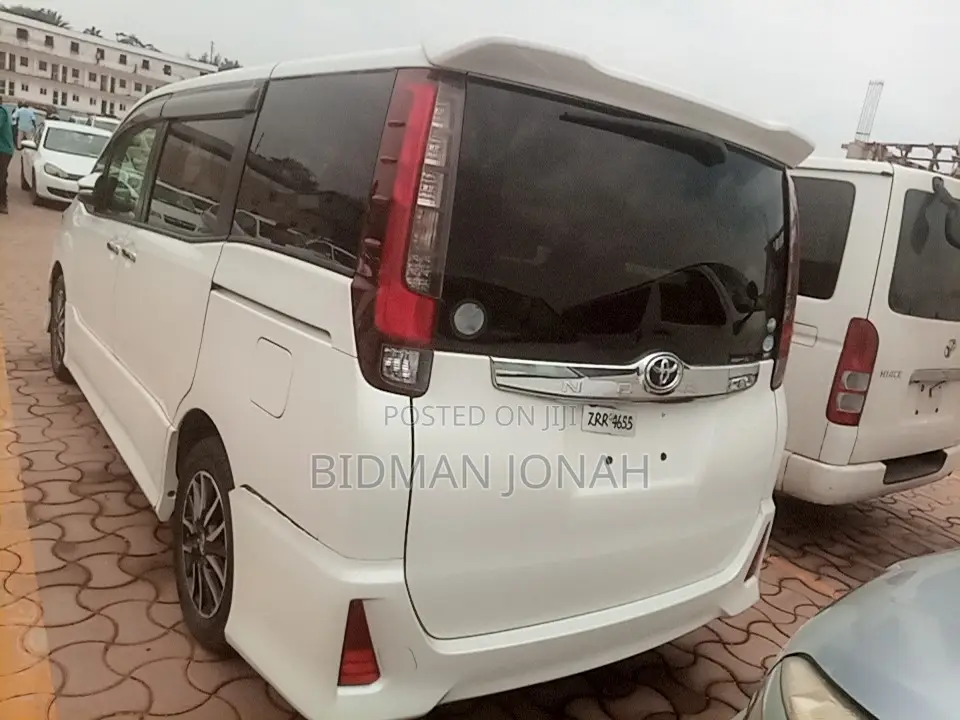 Toyota Noah 2014 White