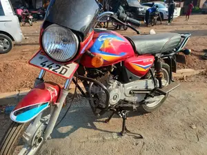 Bajaj Boxer 125 2024 Red