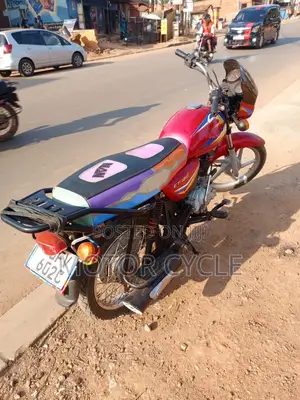 Bajaj Boxer 125 2021 Red