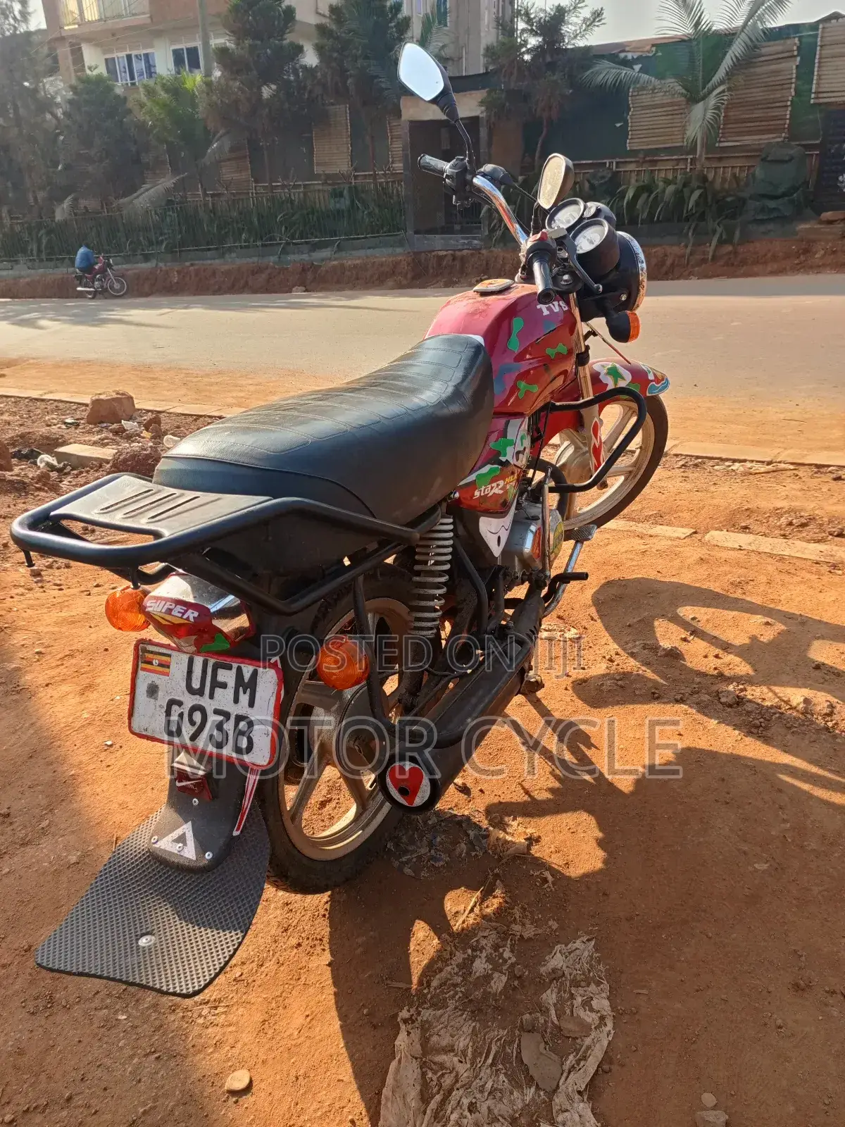 TVS HLX 125 2023 Red