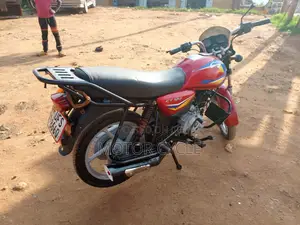 Bajaj Boxer 125 2023 Red
