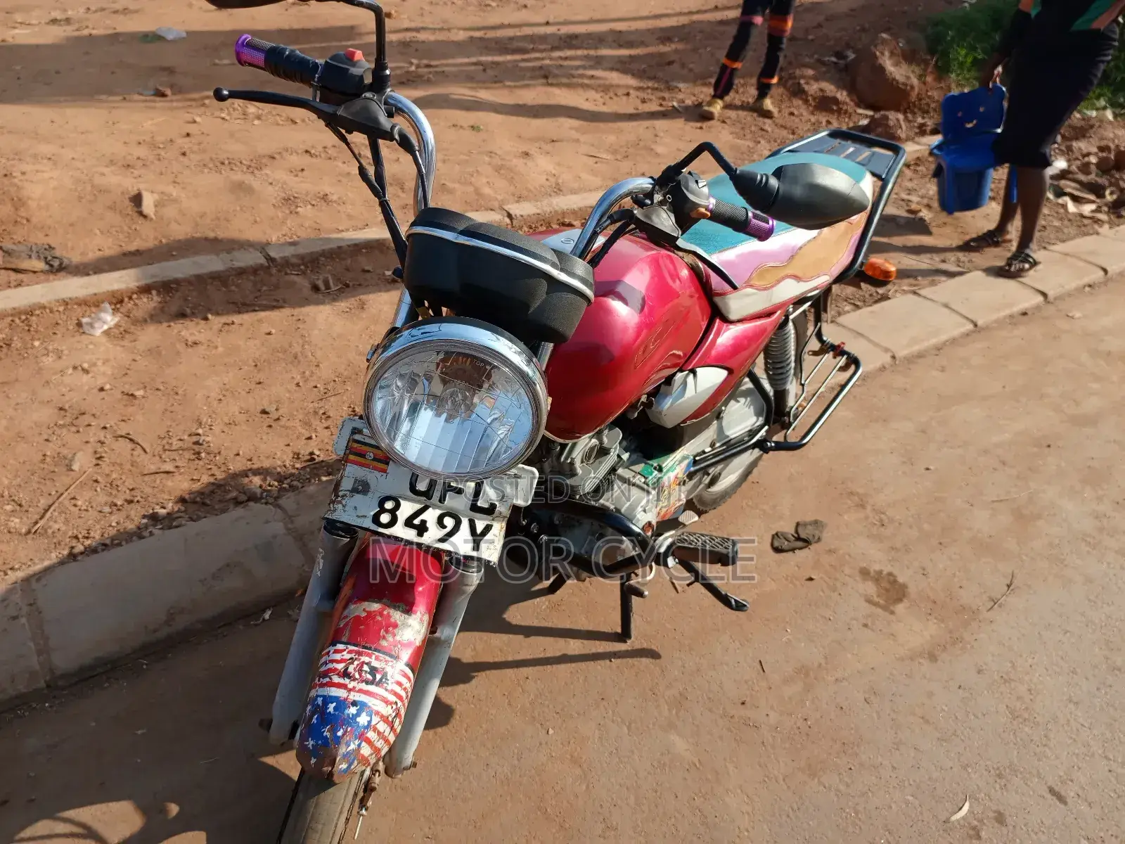 TVS HLX 125 2022 Red