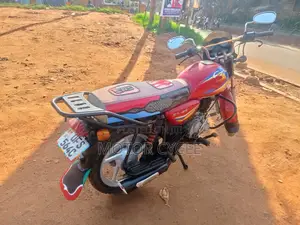 Bajaj Boxer 125 2023 Red