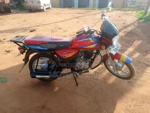 Bajaj Boxer 125 2023 Red