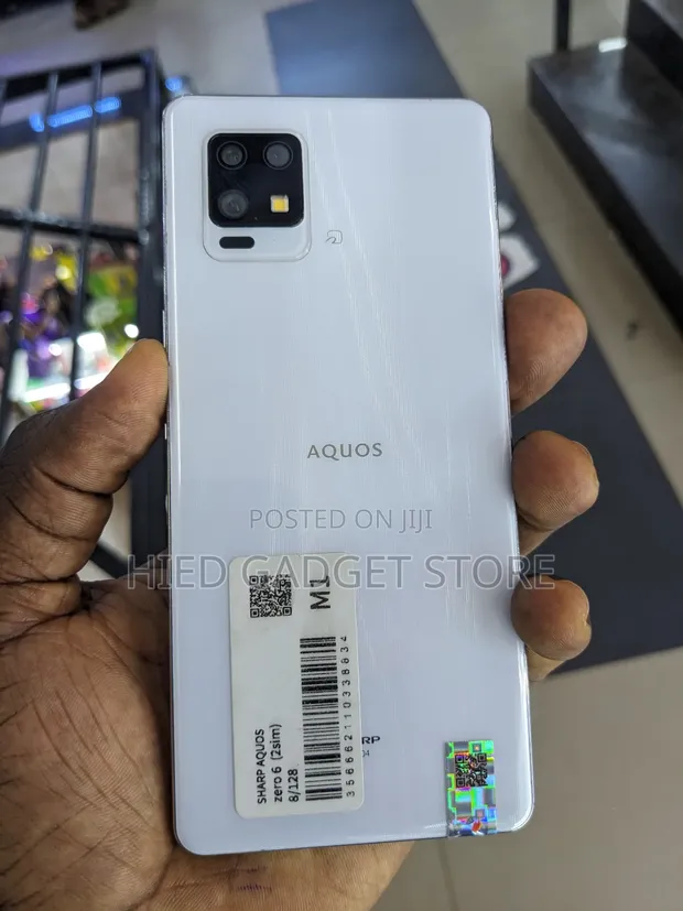 Sharp Aquos zero6 128 GB White in Central Division - Mobile