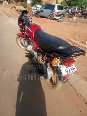 Bajaj Boxer 125 2025 Red