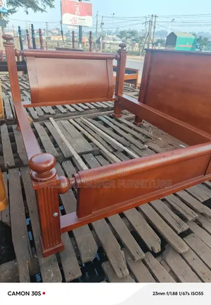 Coffee Brown Mahogany Bed Well Varnish