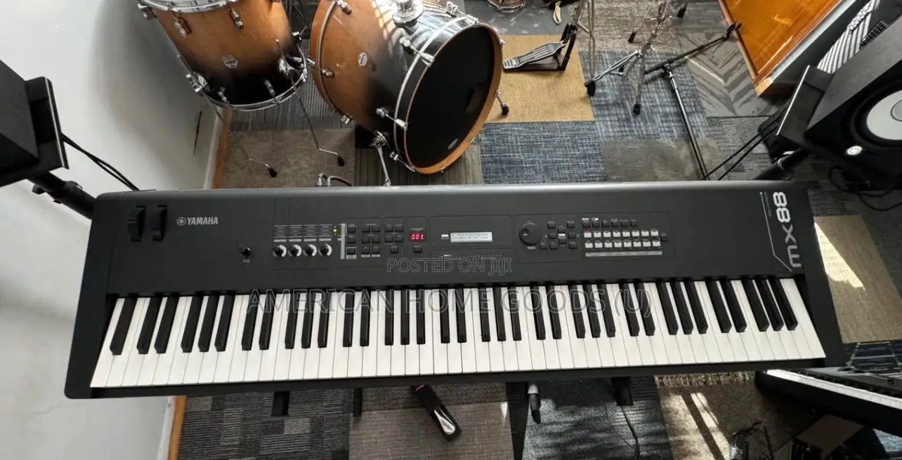Yamaha Mx88 Professional 88 Keys, Usb, Double Stand, Pedal.