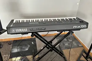 Yamaha Mx88 Professional 88 Keys, Usb, Double Stand, Pedal.