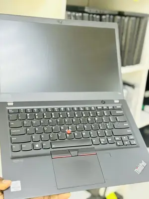 Laptop Lenovo ThinkPad T14s G4 16GB Intel Core I5 SSHD (Hybrid) 256GB