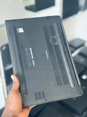 Laptop Dell Latitude 7390 8GB Intel Core I5 SSHD (Hybrid) 256GB
