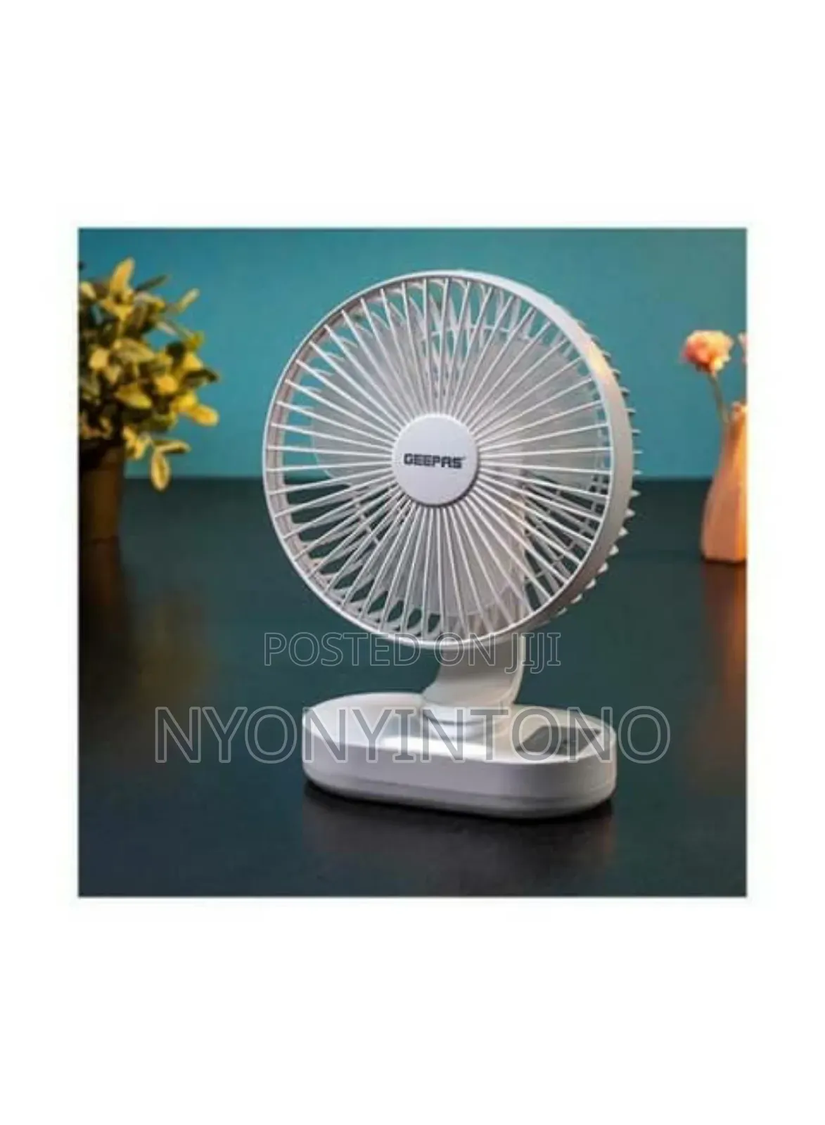 Geepas 8" Rechargeable Fans and Light