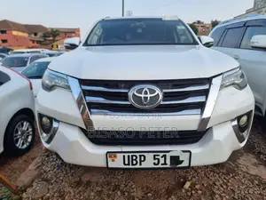 Toyota Fortuner 2.4 D RWD 2017 White
