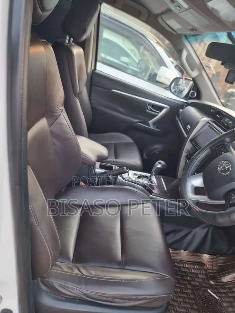 Toyota Fortuner 2.4 D RWD 2017 White