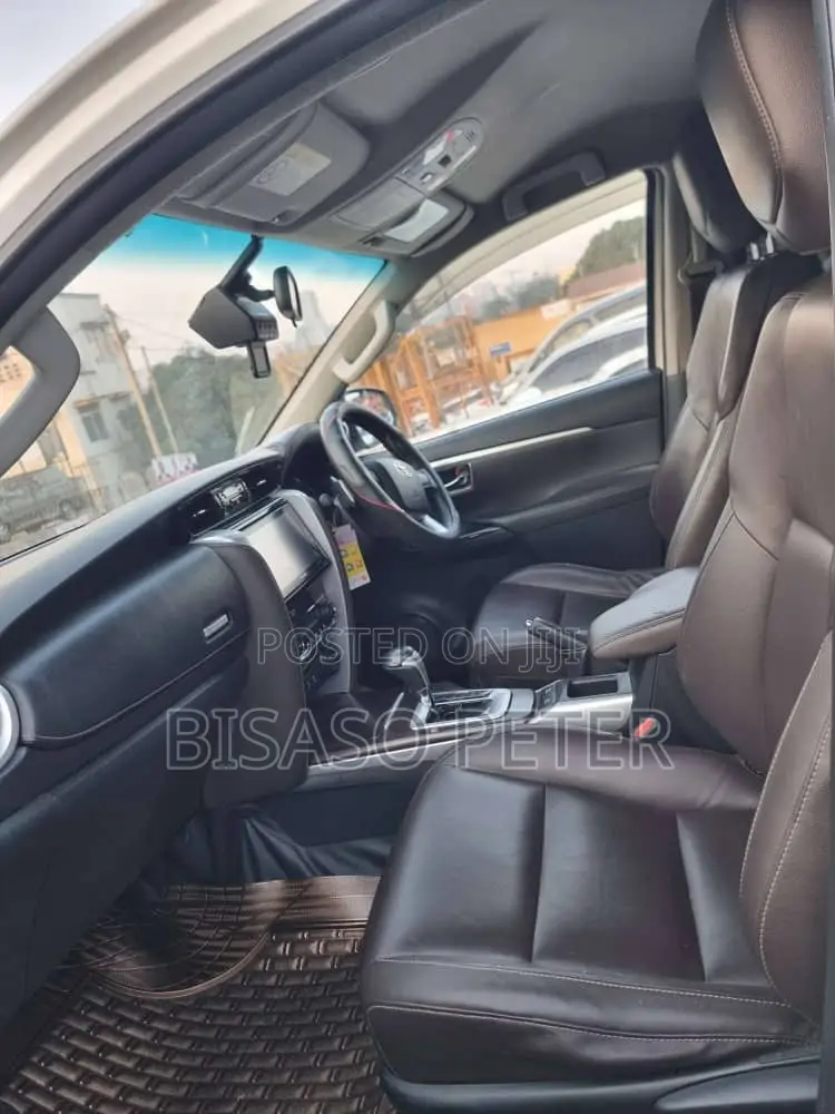 Toyota Fortuner 2.4 D RWD 2017 White