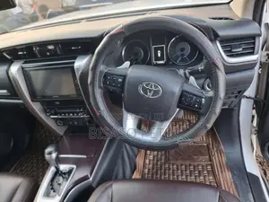Toyota Fortuner 2.4 D RWD 2017 White