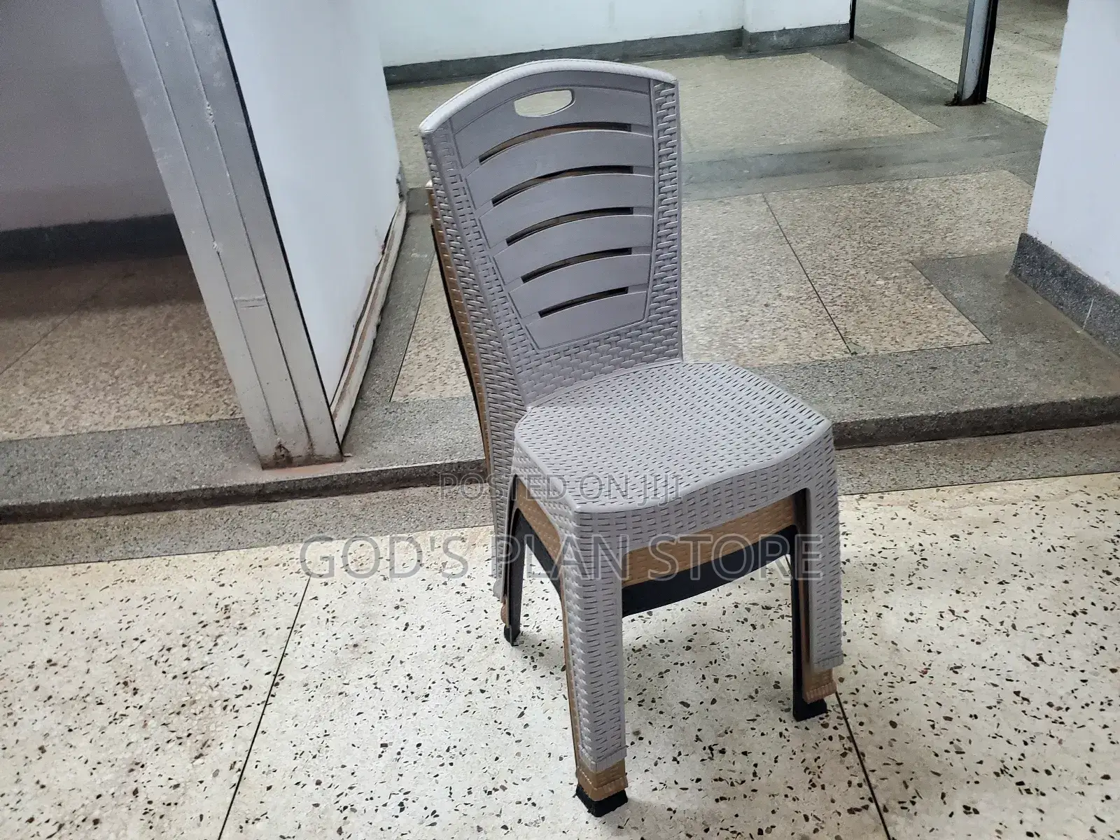 Simple Plastic Chairs Simple Plastic Chairs (Armless)