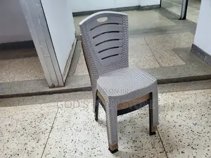 Simple Plastic Chairs Simple Plastic Chairs (Armless)
