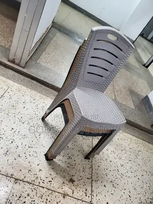 Simple Plastic Chairs Simple Plastic Chairs (Armless)