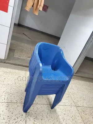 Balanced Armed Plastic Sofa Chairs