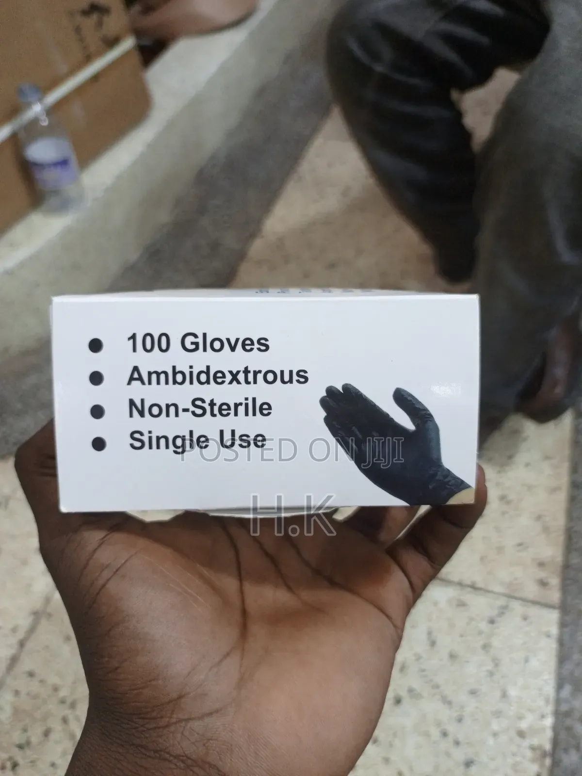 100pcs Disposable Nitrile Gloves.