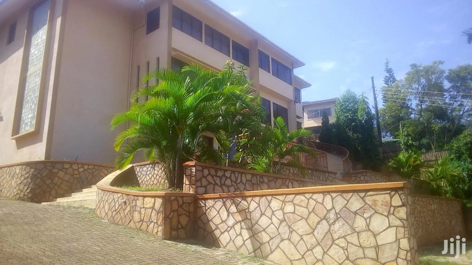 Office Block In Kololo For Sale