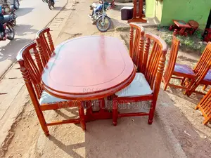 Very Nice Looking Four Seaters Dining Set