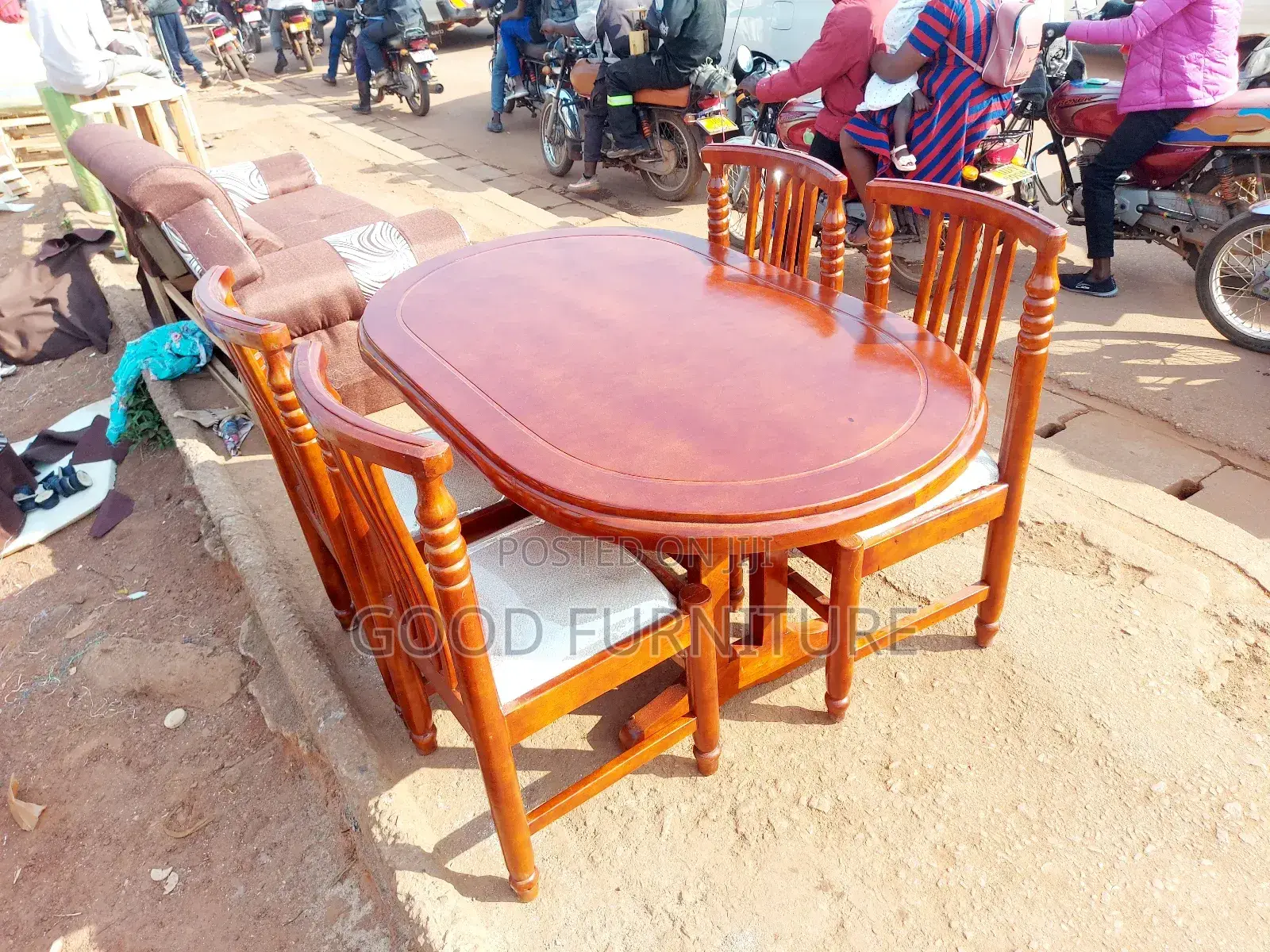 Very Nice Looking Four Seaters Dining Set