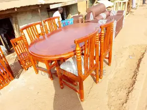 Very Nice Looking Four Seaters Dining Set