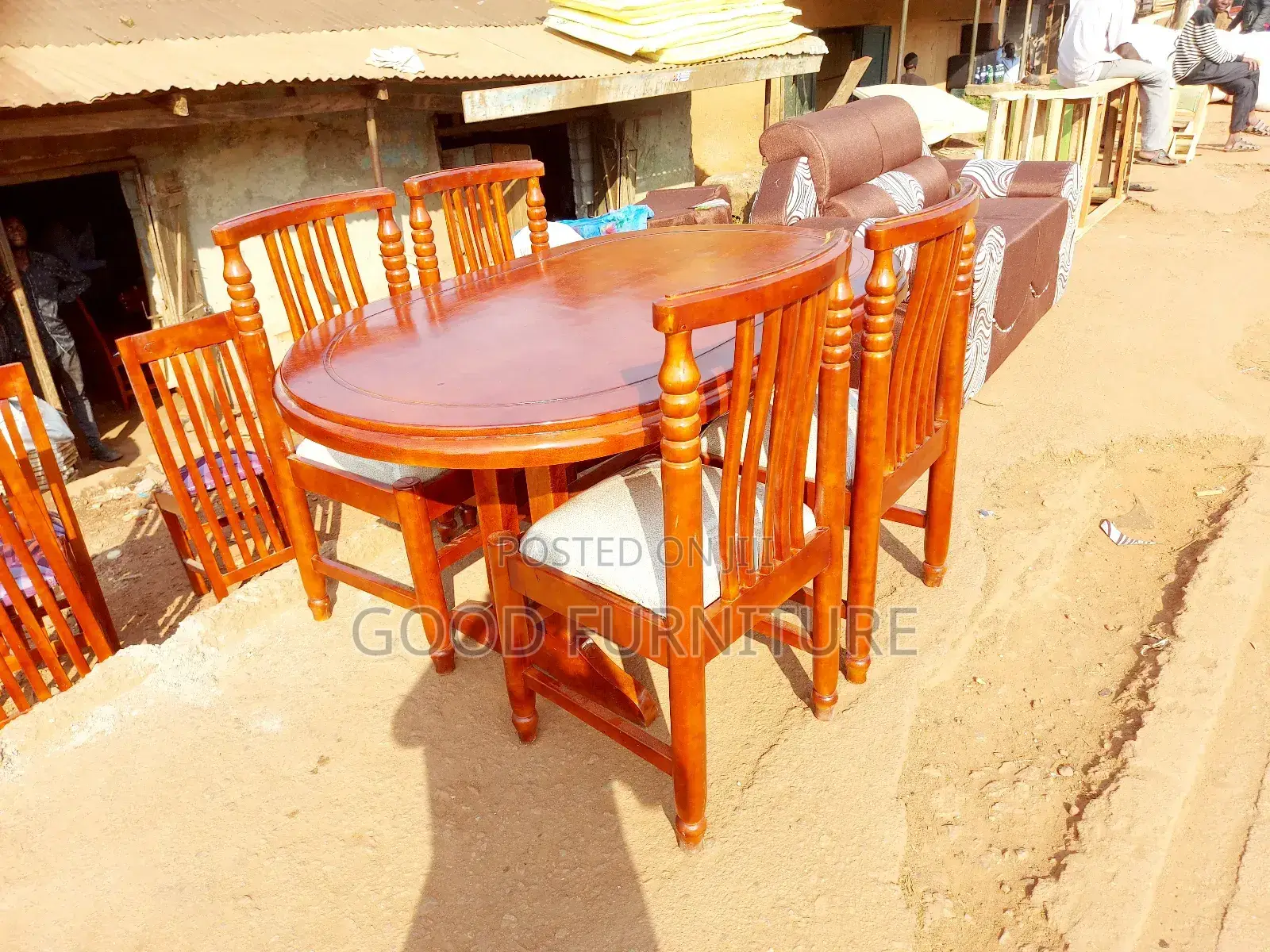 Very Nice Looking Four Seaters Dining Set