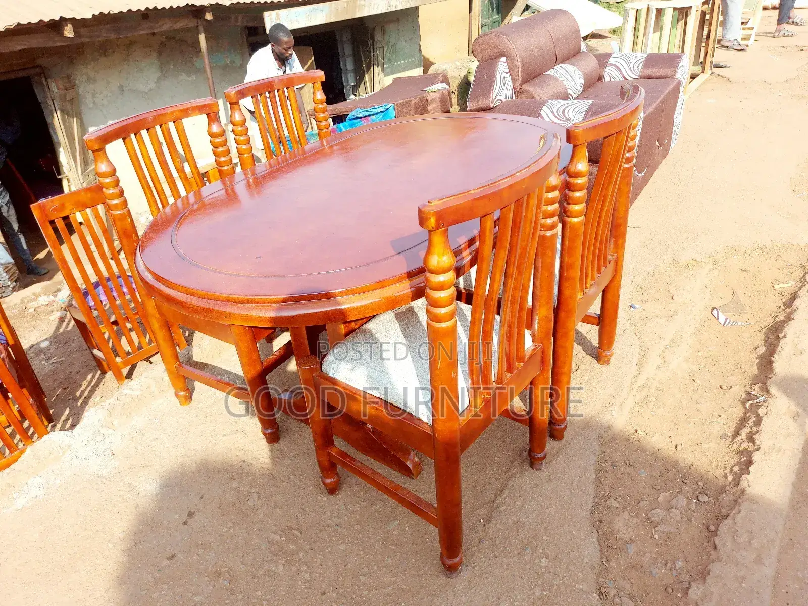 Very Nice Looking Four Seaters Dining Set