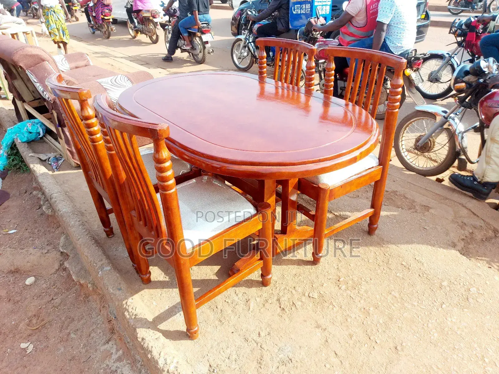 Very Nice Looking Four Seaters Dining Set