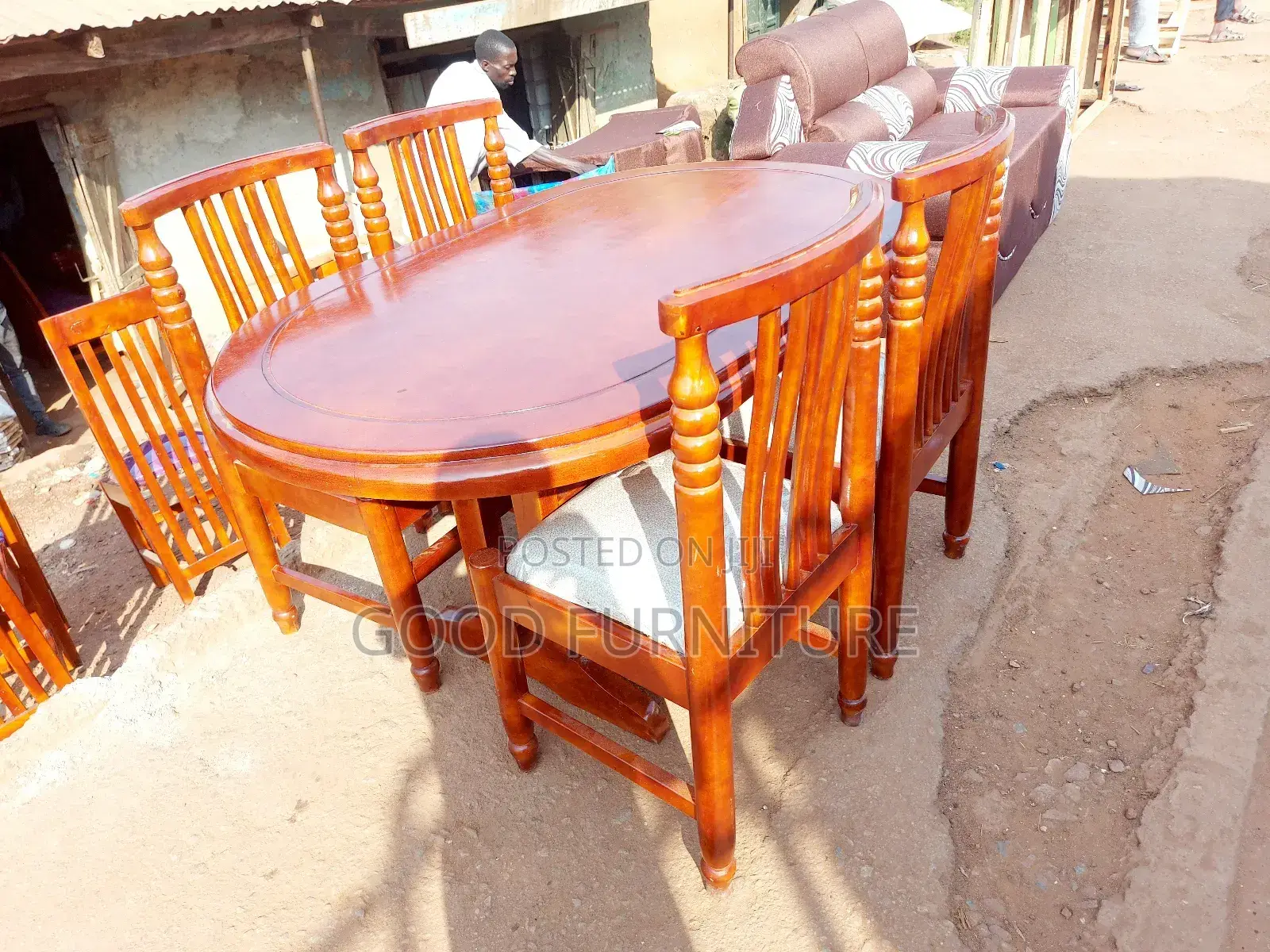 Very Nice Looking Four Seaters Dining Set