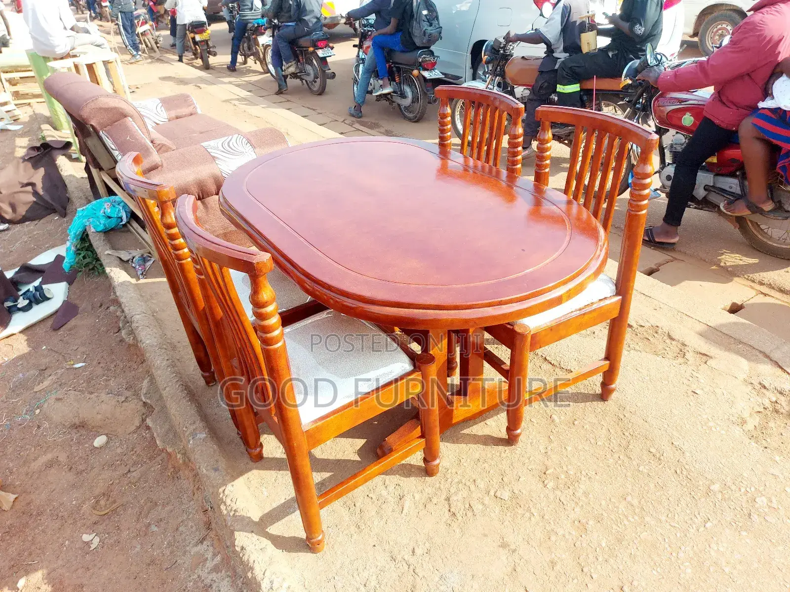 Very Nice Looking Four Seaters Dining Set