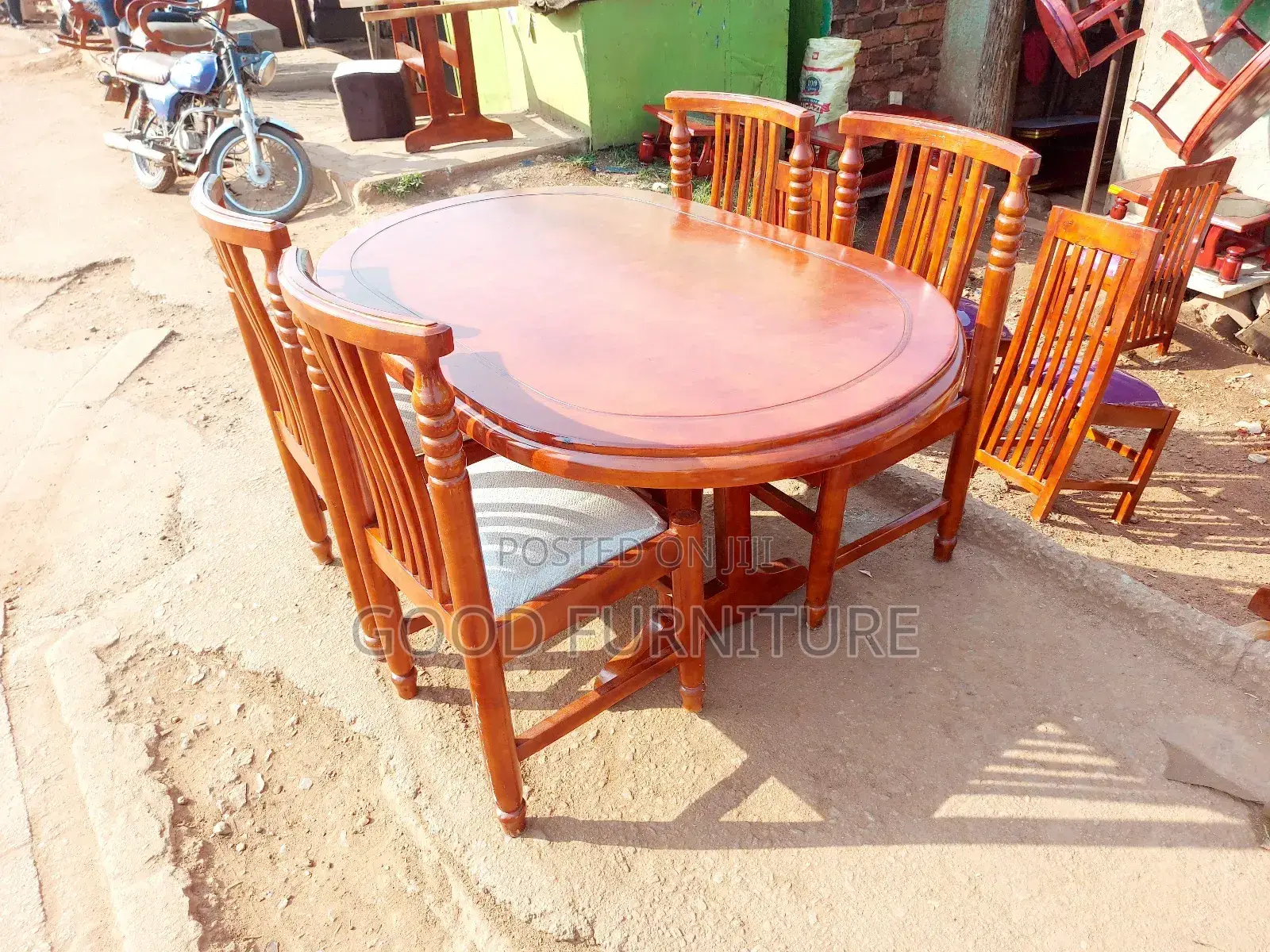 Very Nice Looking Four Seaters Dining Set