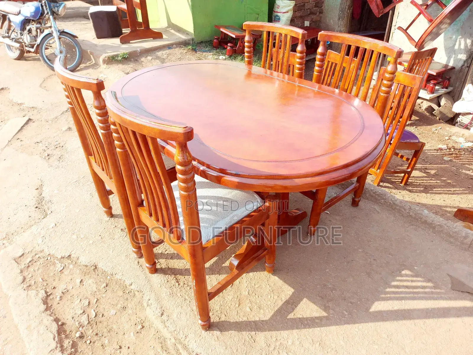 Very Nice Looking Four Seaters Dining Set