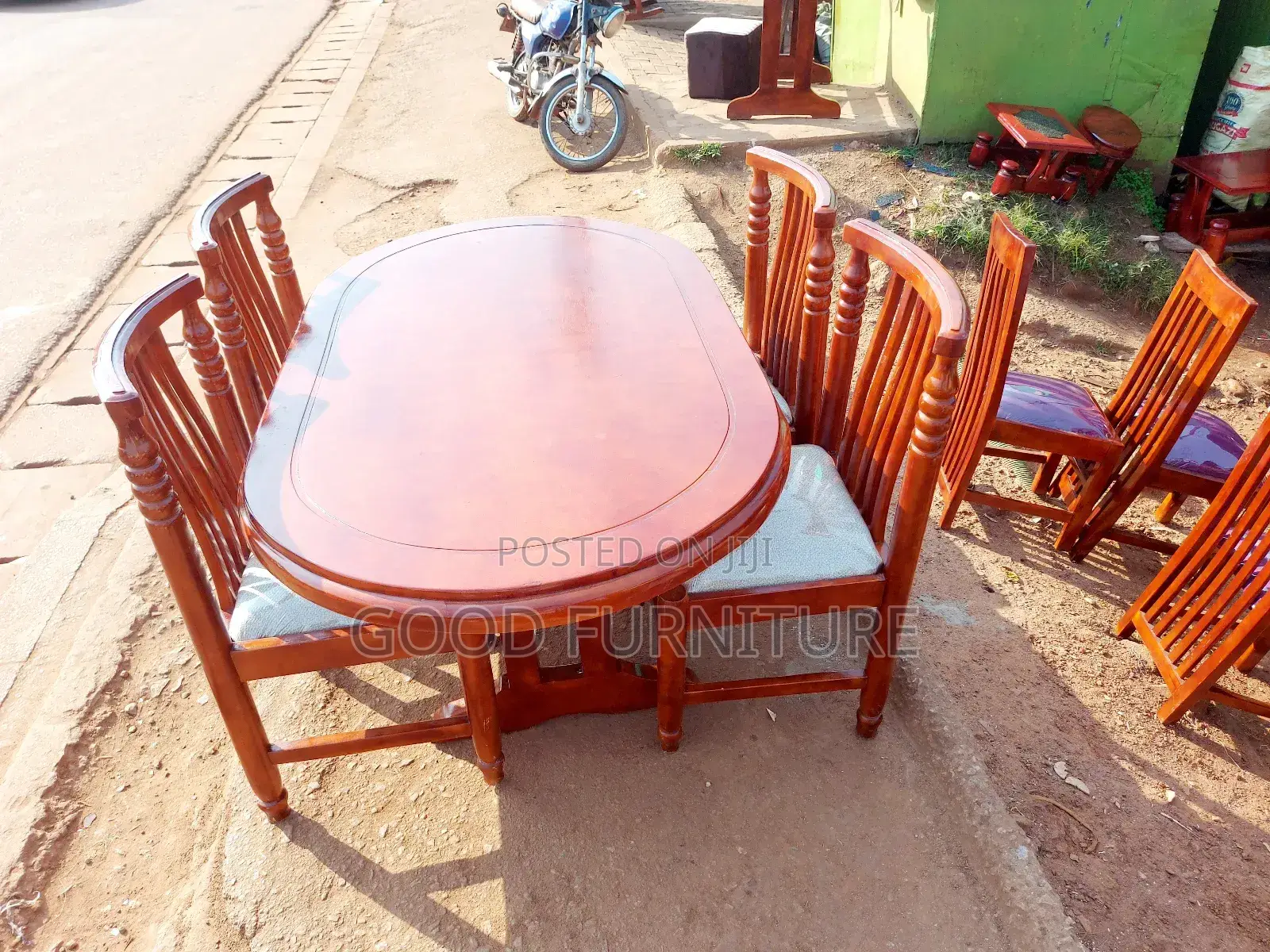 Very Nice Looking Four Seaters Dining Set