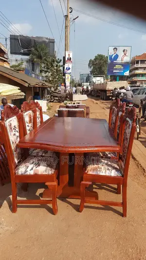 King's Style Good-Looking Six Seaters Dining Set
