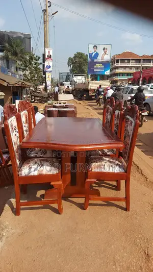 King's Style Good-Looking Six Seaters Dining Set