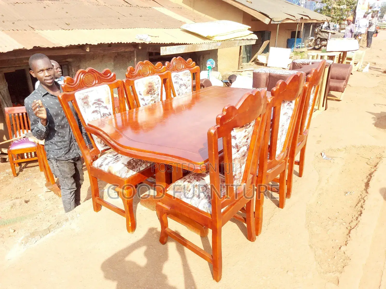 King's Style Good-Looking Six Seaters Dining Set