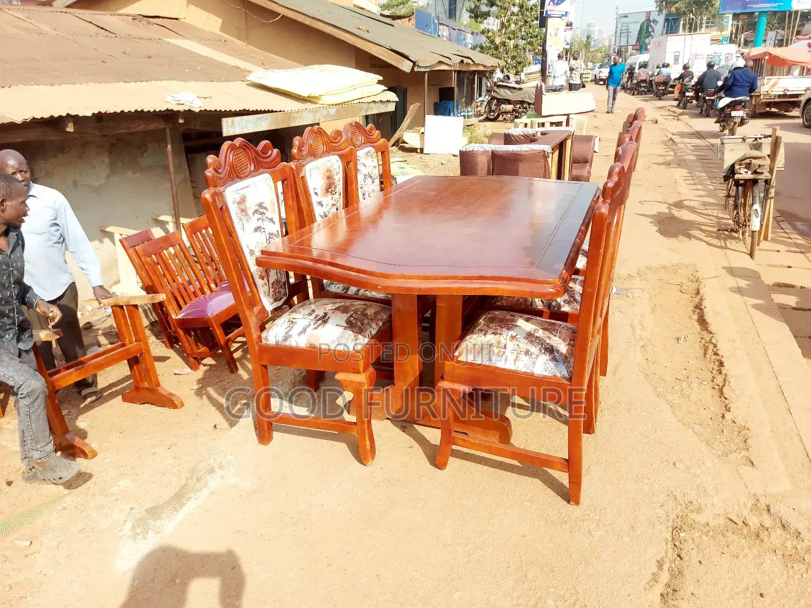 King's Style Good-Looking Six Seaters Dining Set