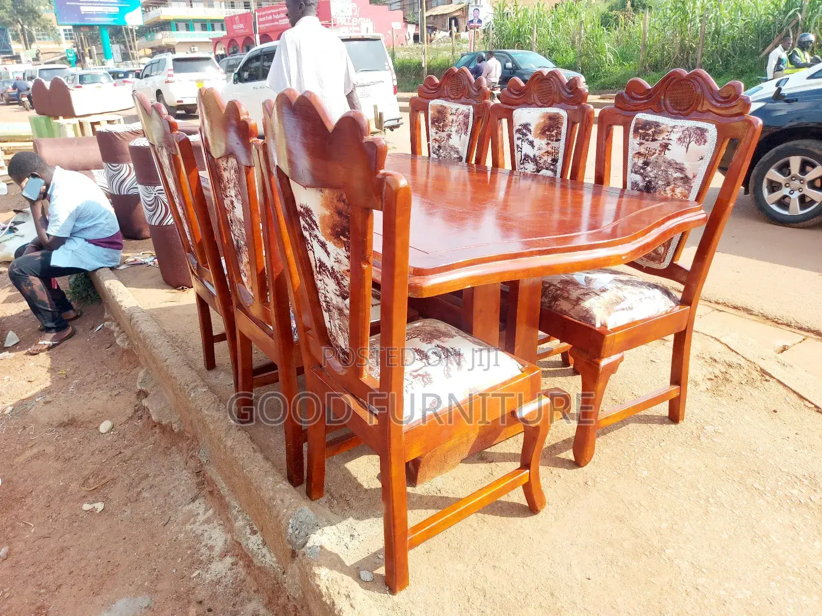 King's Style Good-Looking Six Seaters Dining Set