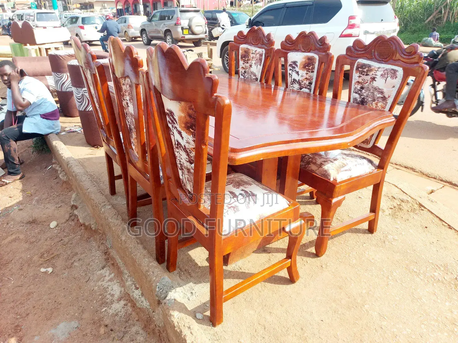 King's Style Good-Looking Six Seaters Dining Set