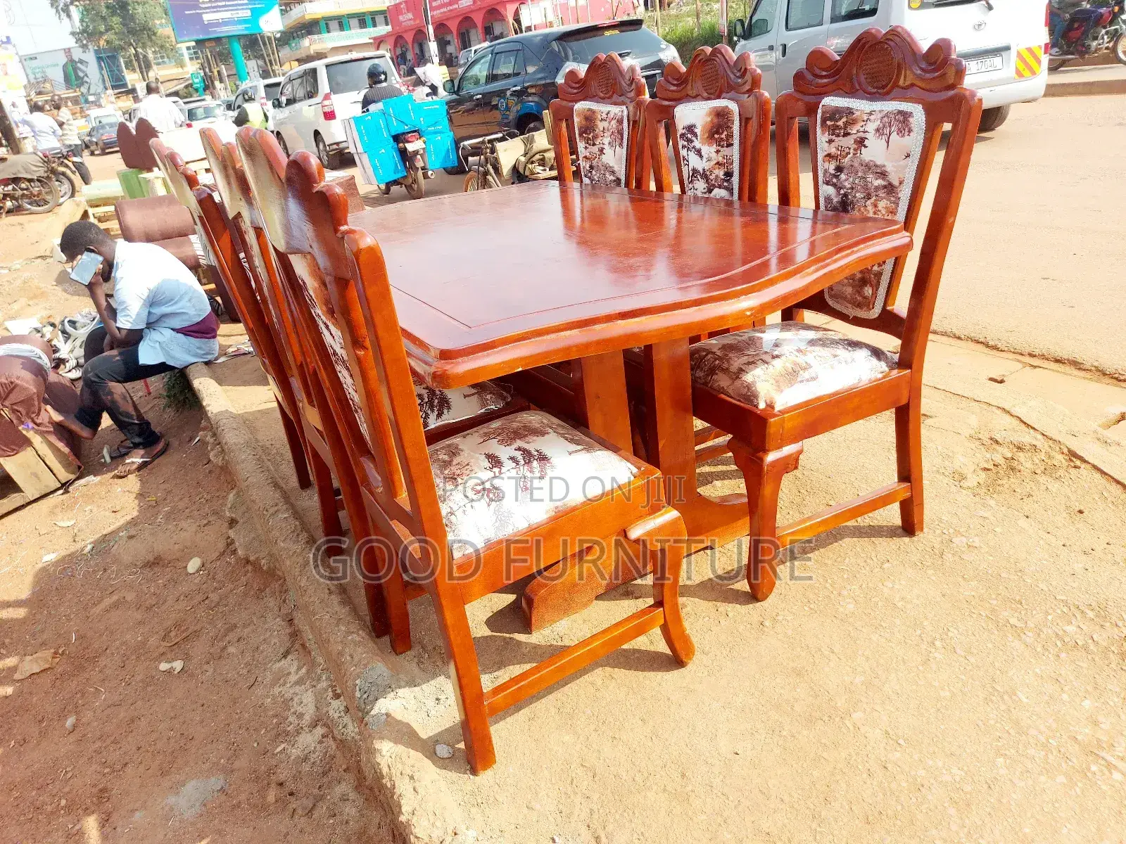 King's Style Good-Looking Six Seaters Dining Set