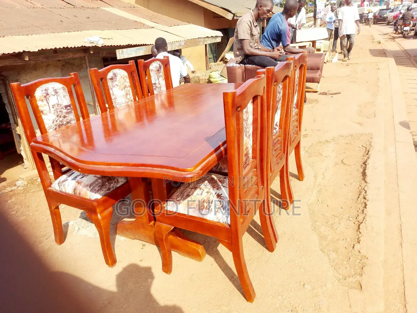 Luxurious Nice Looking Six Seaters Dining Set