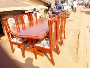 Luxurious Nice Looking Six Seaters Dining Set